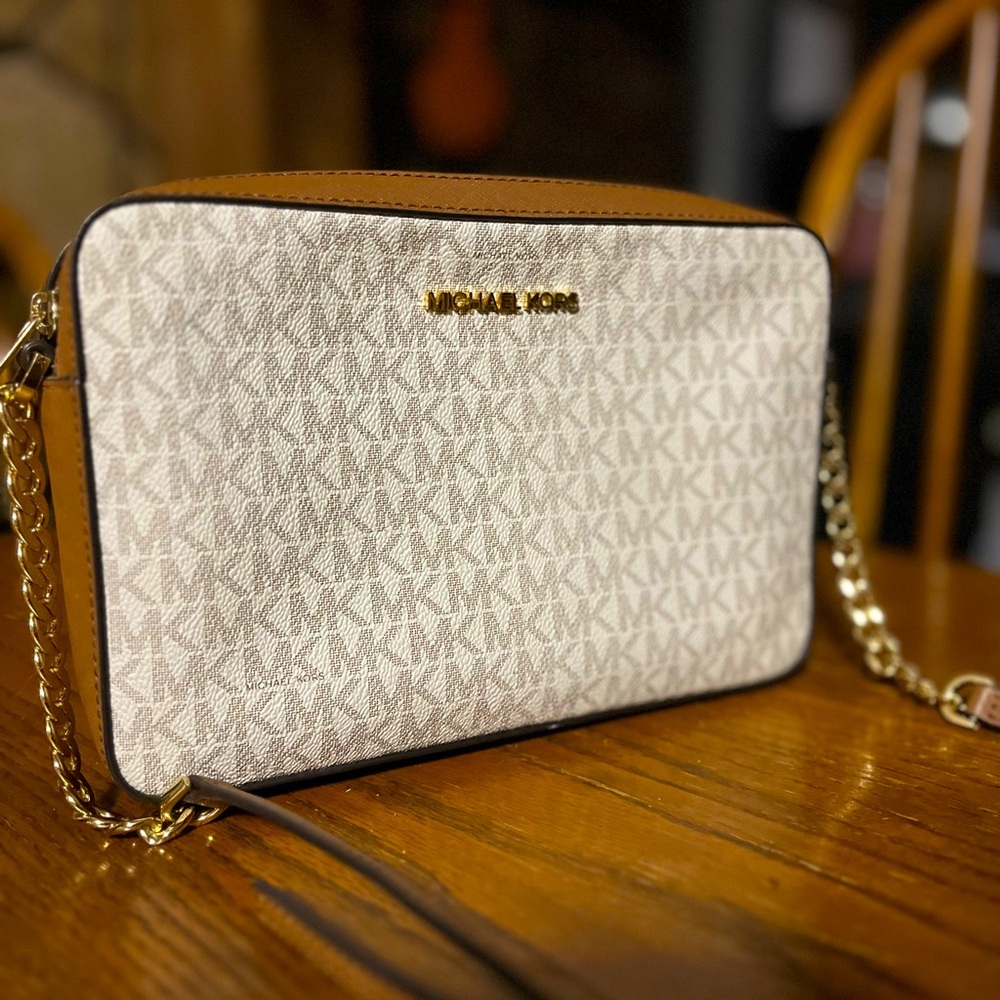 Micheal Kors purse